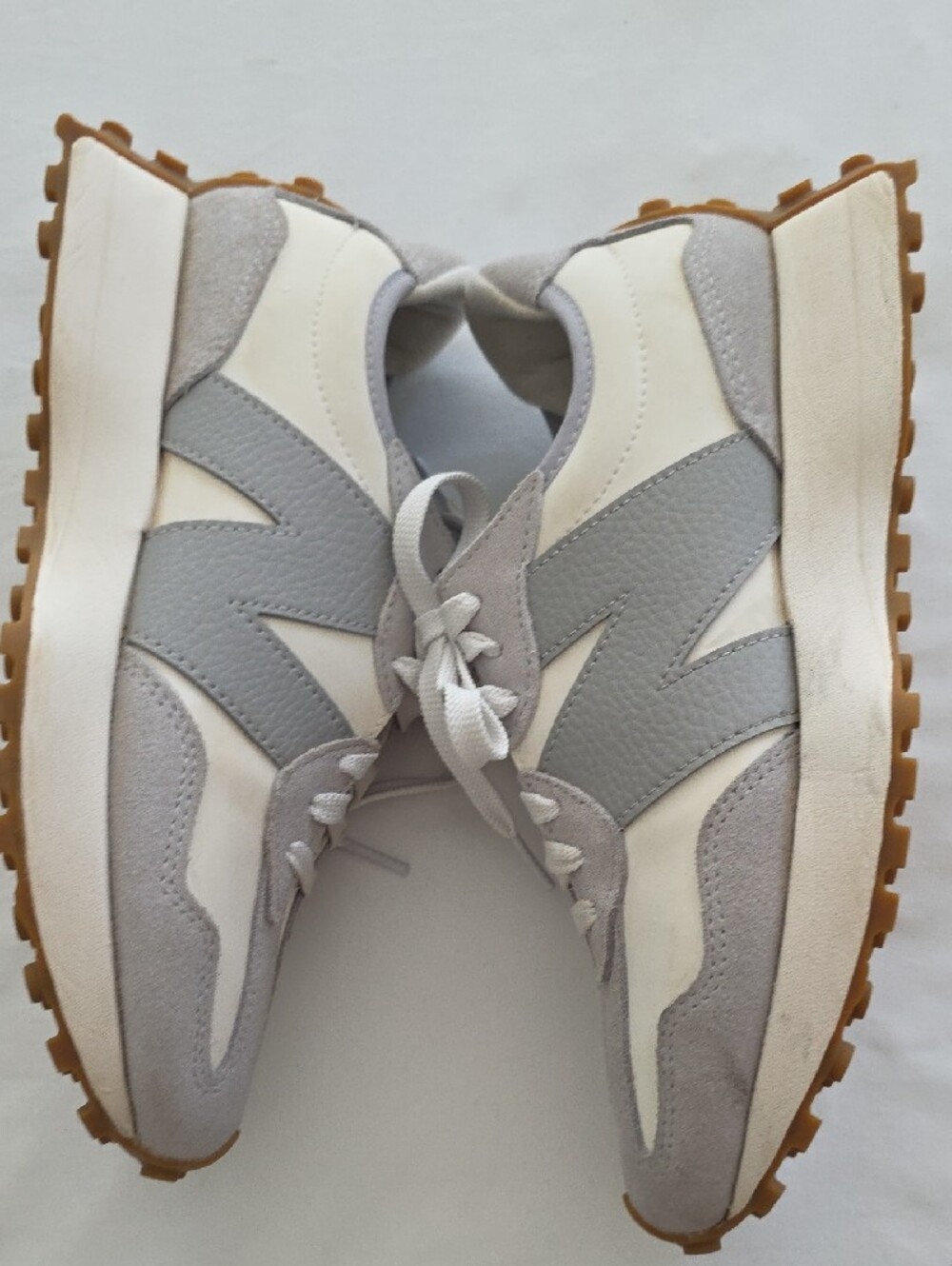NEW BALANCE 327 Women’s Retro Trainer Sneakers in White and Light Gray - Picture 5 of 9